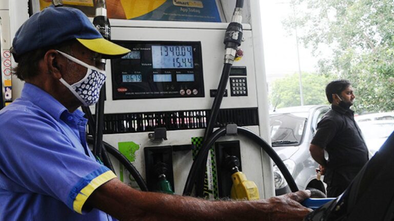 petrol-pumps-crisis-long-queues-at-petrol-pumps-in-five-states