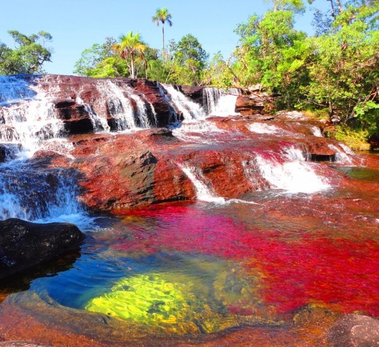 These pictures, which seem wrong at first glance, are a fact: water of five colors flows in one river