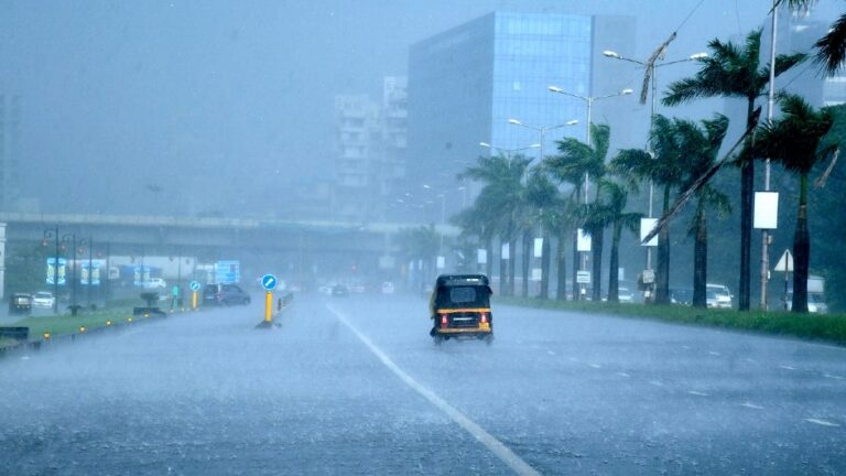 one-week-heavy-rain-alert-issued-in-mumbai-cm-came-into-action