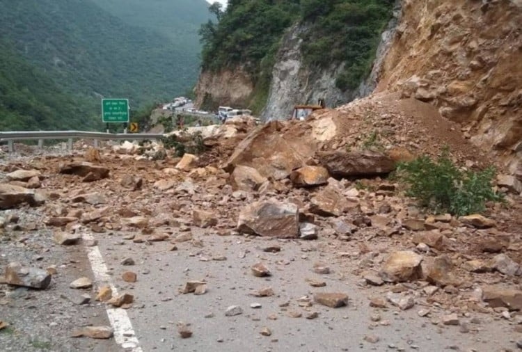 A big incident happened in Uttarakhand! Landslide in Chamoli 3 houses destroyed, 4 dead