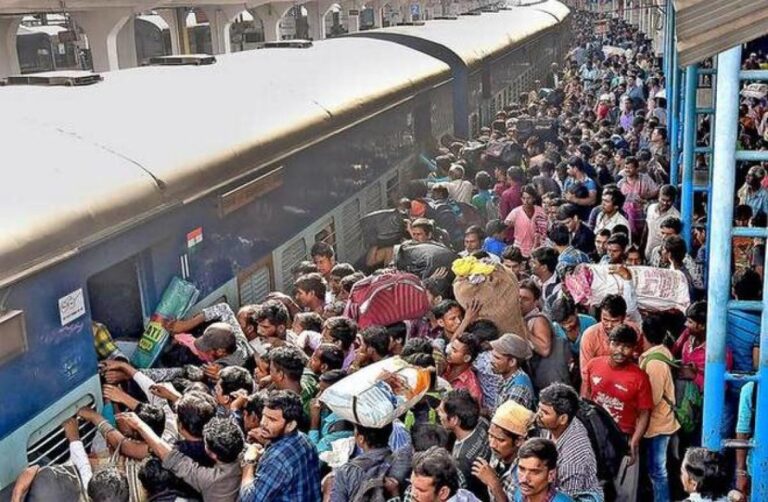 Diwali is native! Ahmedabad Bus-Railway Station was crowded with passengers on their way home during the holidays