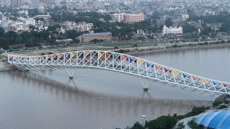 Atal Bridge: For Ahmedabad Municipal Corporation, this place proved to be a 'son of earnings'.