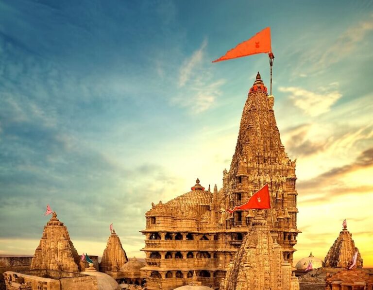 Why did the gates of Dwarkadhish finally open late at night for 25 cows? A circumambulation of the sanctum sanctorum