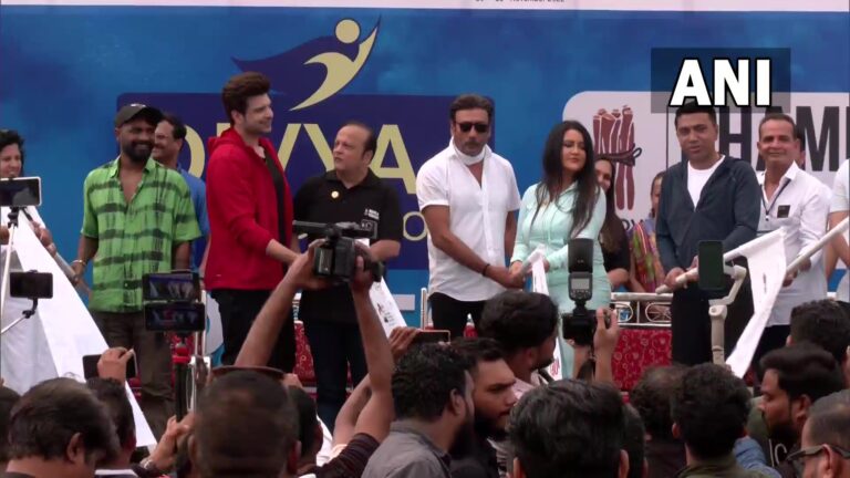 clean-athon-campaign-flagged-off-jackie-shroff-and-amrita-fandavis-attended-many-people