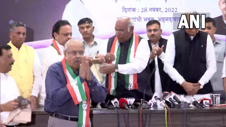 in-gujarat-veteran-bjp-leader-and-4-time-mla-jai-narayan-vyas-joins-hands-with-congress