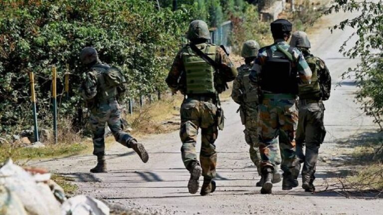 The conspiracy of terrorists in Jammu and Kashmir failed! Two terrorists were caught with weapons