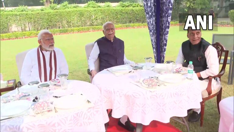 Prime Minister Modi came to wish senior BJP leader Advani on his birthday