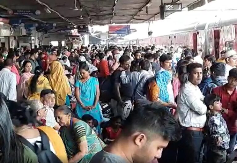 Overhead cable broke between Bharuch Ankleshwar and many trains were disrupted! Passengers thronged the stations