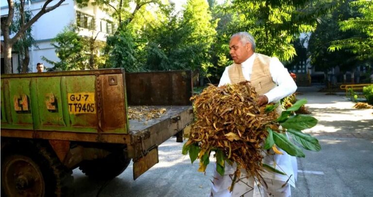 governor-devvrat-was-saddened-to-see-the-dirt-in-gujarat-vidyapeeth-picked-up-a-broom-and-cleaned-it-himself