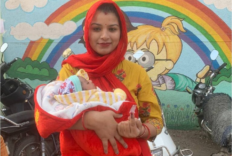 a-woman-came-to-vote-with-her-newborn-child-in-dindoli-surat