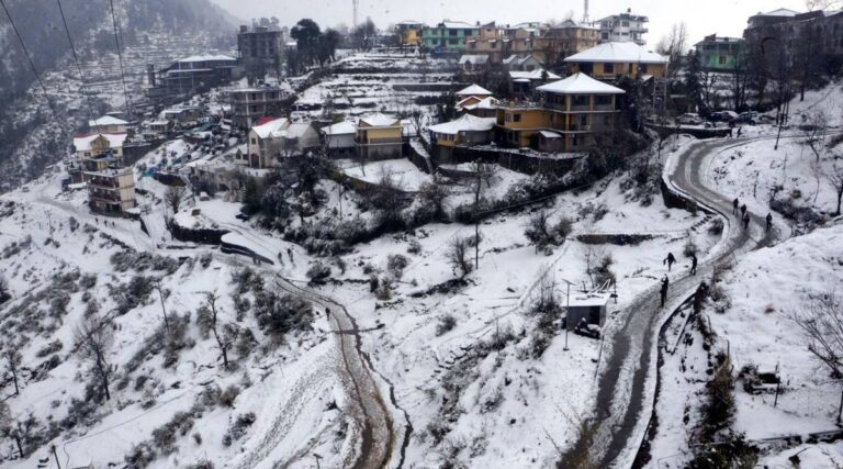 Snow forecast in mountains for next two days, winter will increase with fog in North India