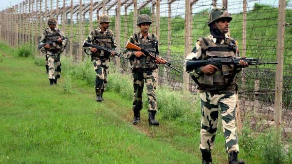 Odisha: Clashes broke out while rescuing the officer in the camp, BSF jawan was shot