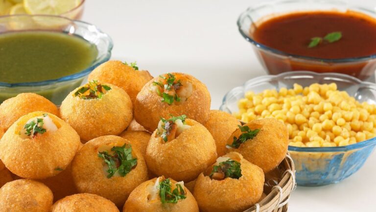 This is how to make crispy golgappa and spicy water at home