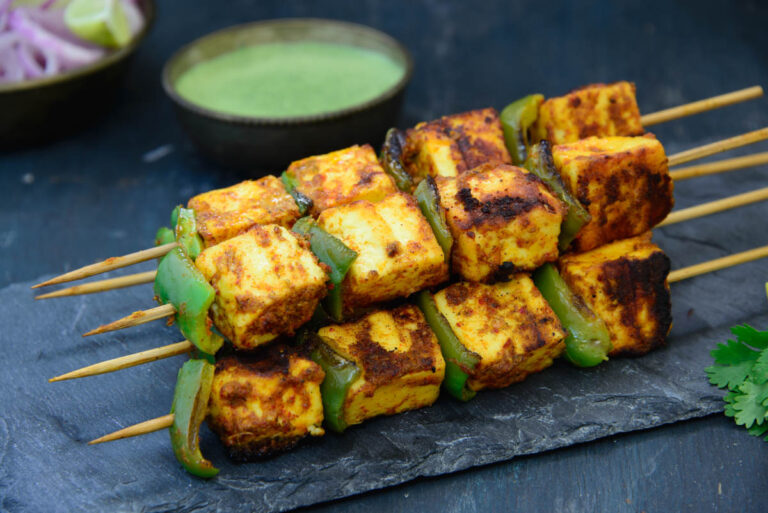 Paneer tikka lover, then make delicious restaurant-like Paneer Tikka at home, note the simple recipe.