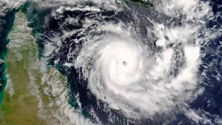 Cyclonic storm 'Hamun' is rapidly intensifying, IMD has issued an alert for heavy rains in these states