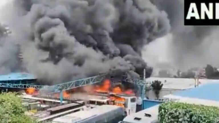 Fierce fire broke out at bus depot in Veerbhadra Nagar, Bengaluru, 10 buses burnt to ashes