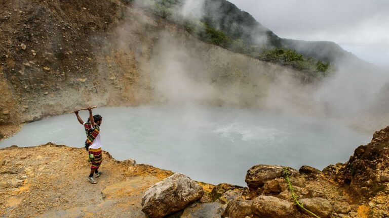 5 The most poisonous lake, the water of which is more dangerous than poison, death is certain if you jump